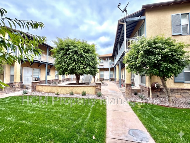 property at 202 E Walnut St