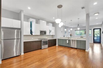 1518 Parker Ln in Austin, TX - Building Photo - Building Photo