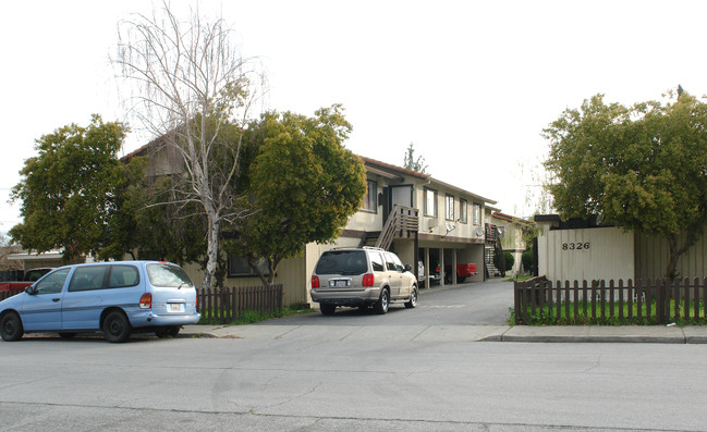 8323 Forest St in Gilroy, CA - Foto de edificio - Building Photo