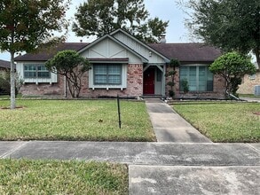 12042 Sturdivant St in Stafford, TX - Building Photo - Building Photo