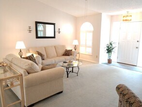 3177 E Village Dr in Venice, FL - Foto de edificio - Building Photo