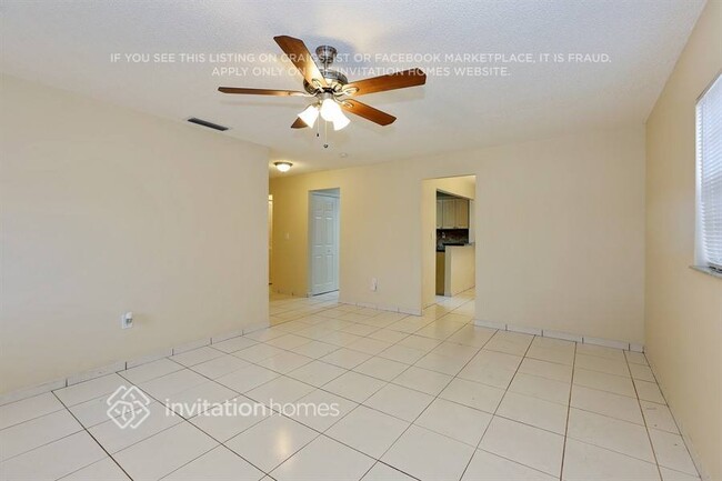 10310 SW 4th St in Miami, FL - Foto de edificio - Building Photo