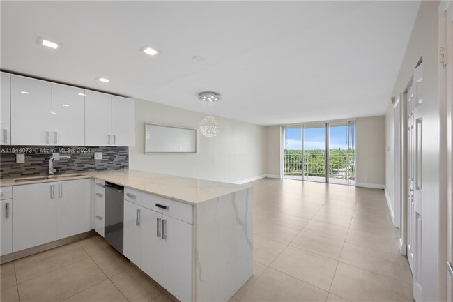 16740 NE 9th Ave in North Miami Beach, FL - Building Photo - Building Photo