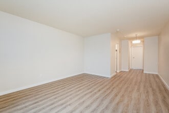 841 Kindersley Rd in Victoria, BC - Building Photo - Building Photo