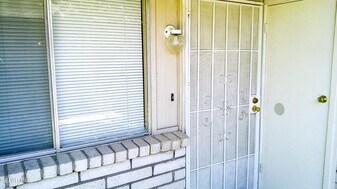 3022 E Glen Dr in El Paso, TX - Building Photo