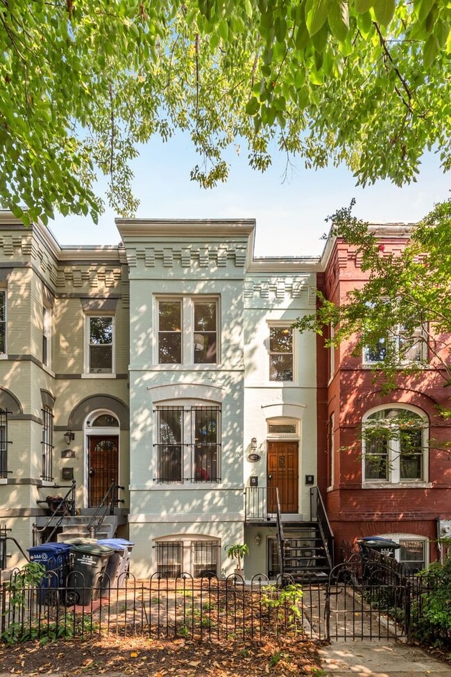 property at 1037 5th St NE