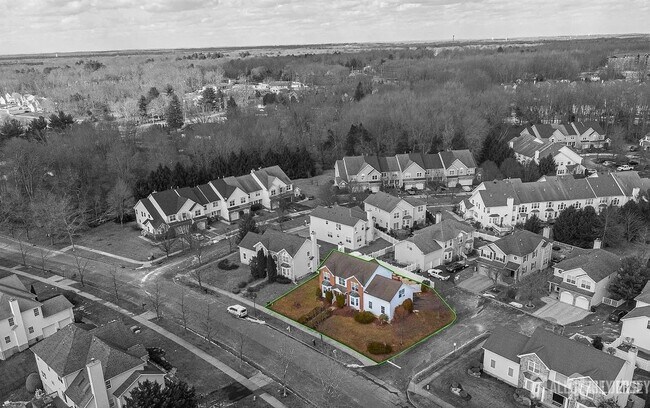 15 Mapleton Rd in Old Bridge, NJ - Foto de edificio - Building Photo