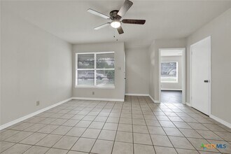 334 Craddock Ave in San Marcos, TX - Building Photo - Building Photo