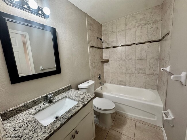 3926 Santa Barbara Blvd in Cape Coral, FL - Building Photo - Building Photo
