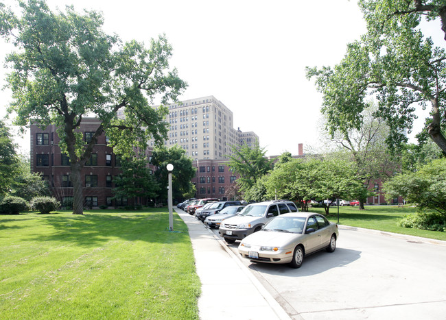 East View Park in Chicago, IL - Foto de edificio - Building Photo