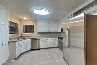 2755 Whitehurst Dr in Marietta, GA - Building Photo - Building Photo