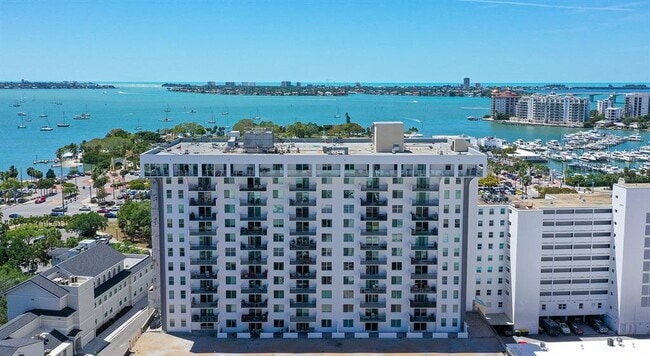 101 S Gulfstream Ave in Sarasota, FL - Foto de edificio - Building Photo
