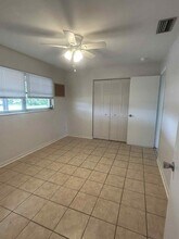 322 NE 11th Pl in Cape Coral, FL - Building Photo - Building Photo