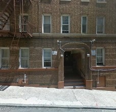 375 E 209th St in Bronx, NY - Building Photo - Building Photo