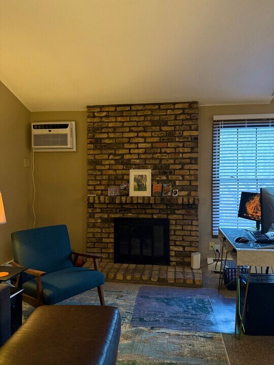 928 Westbrooke Way in Hopkins, MN - Building Photo