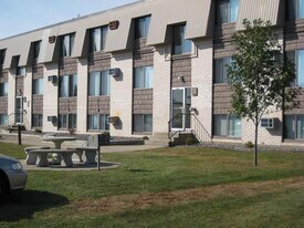 2623 Clearwater Rd in St. Cloud, MN - Building Photo