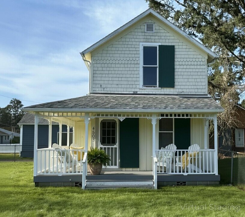 4503 L Pl in Seaview, WA - Building Photo