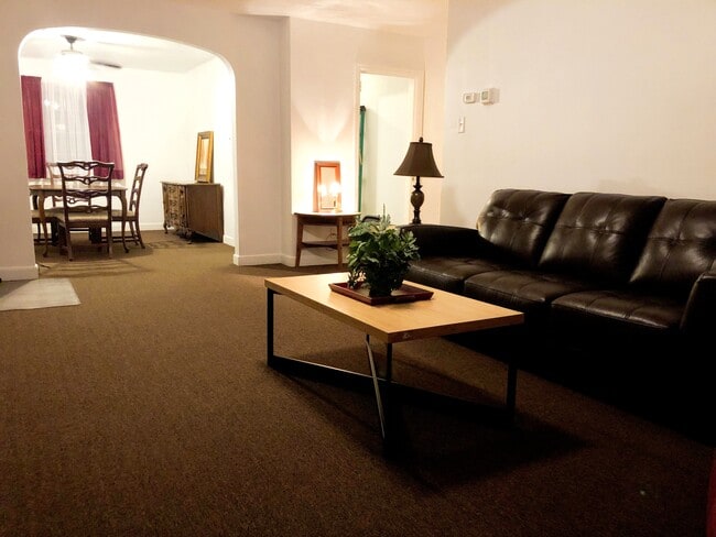 216 Green Ave, Unit 2ndFloor