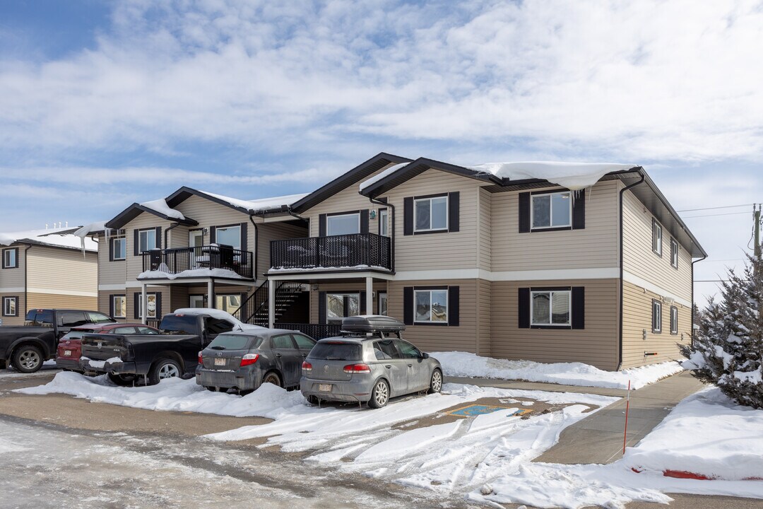 Bayside Place in Strathmore, AB - Building Photo