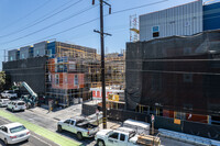 Las Flores Apartments in Santa Monica, CA - Building Photo - Building Photo