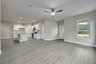 5209 Thunderbird St in Lago Vista, TX - Building Photo - Building Photo