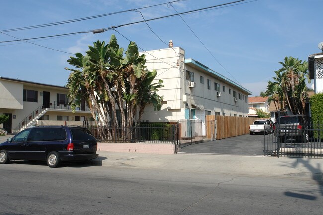 15129 Erwin St in Van Nuys, CA - Building Photo - Building Photo