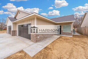 3310 W 9th St N in Wichita, KS - Building Photo