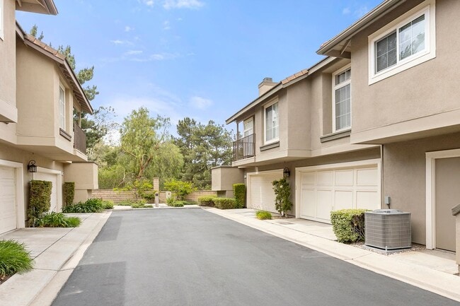 631 S Glenhurst Dr in Anaheim, CA - Building Photo - Building Photo