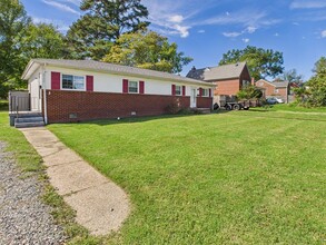6018 Club Rd in Richmond, VA - Building Photo - Building Photo