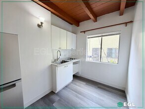 5833 Camerford Ave in Los Angeles, CA - Building Photo - Building Photo