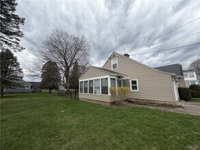 50 New Hartford St in New York Mills, NY - Building Photo - Building Photo