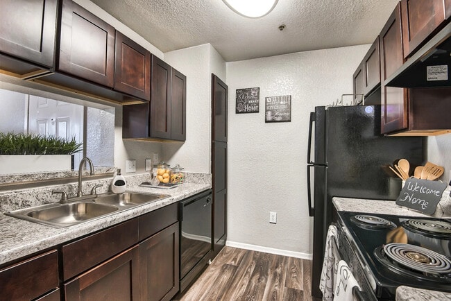 Reserve at Stillwater in Durham, NC - Foto de edificio - Building Photo