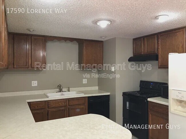 17590 Lorence Way in Eden Prairie, MN - Building Photo - Building Photo