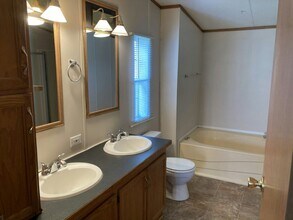 889 Fernwood Dr in Lockport, NY - Building Photo - Building Photo