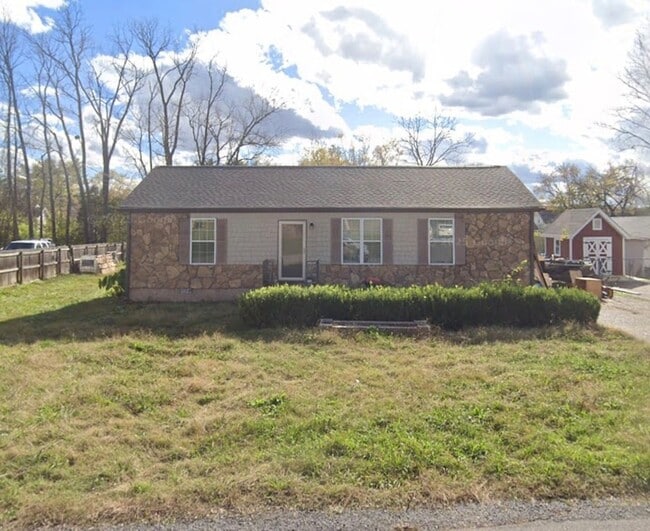 property at 4823 Shadowlawn Dr