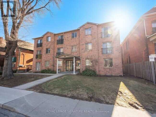 28 Victoria Ave N in Hamilton, ON - Building Photo - Building Photo