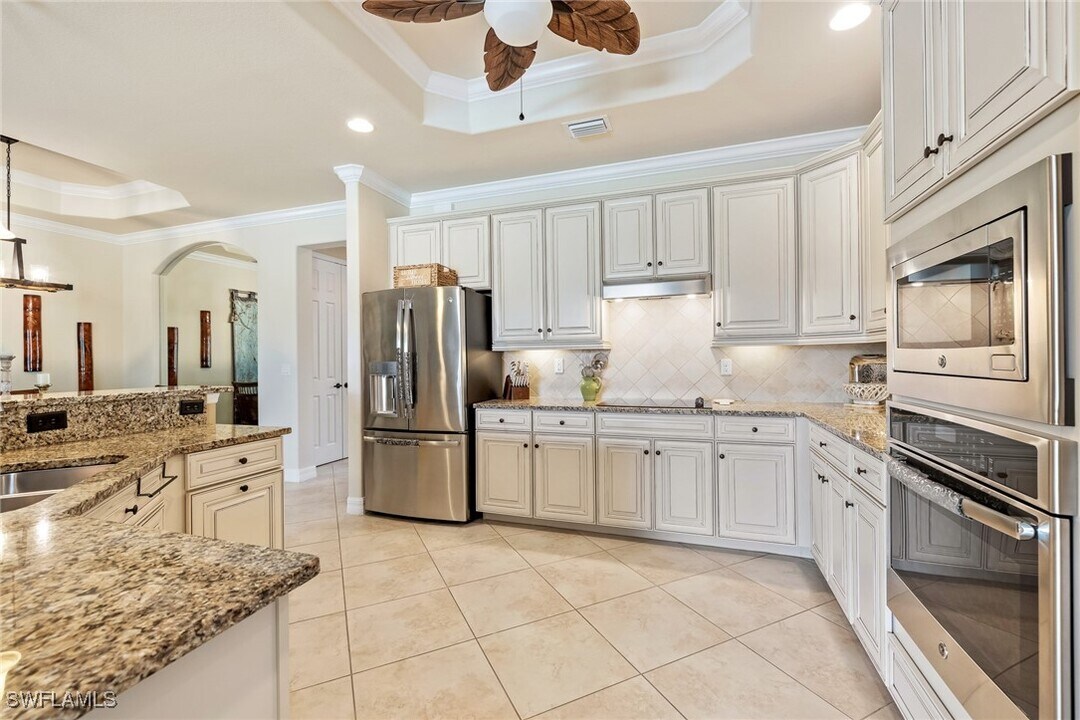 28529 Westmeath Ct in Bonita Springs, FL - Foto de edificio
