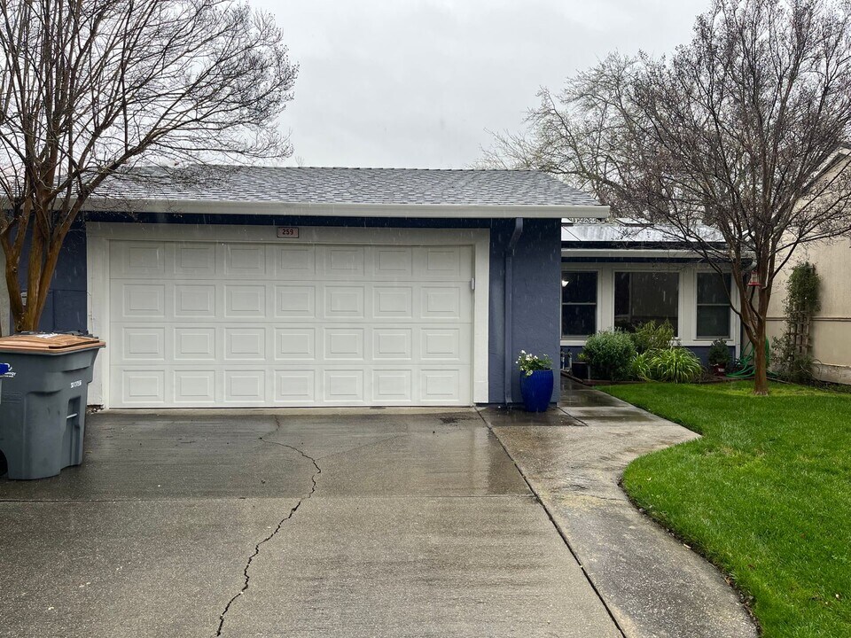 259 Baja Ave in Davis, CA - Building Photo