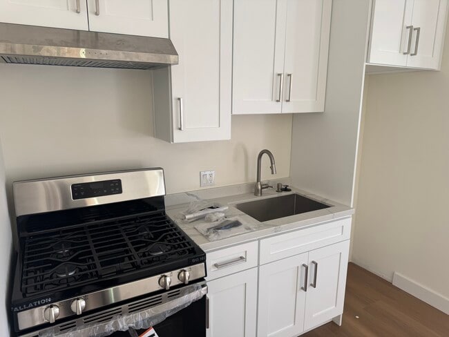 4433 3/4 Towne Ave