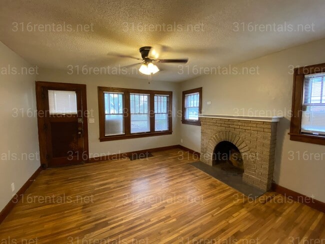 905 N Oliver St in Wichita, KS - Foto de edificio - Building Photo