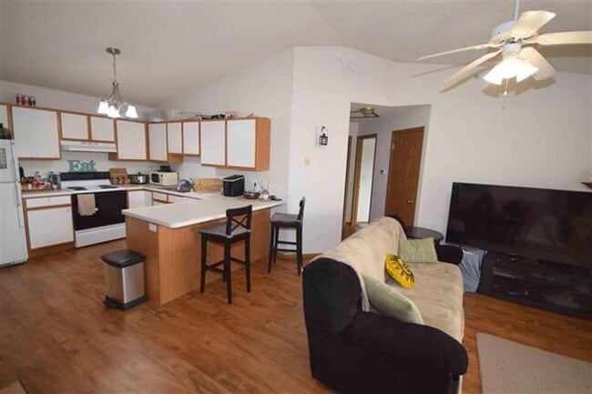 2446 Rushmore Dr in Iowa City, IA - Building Photo - Building Photo