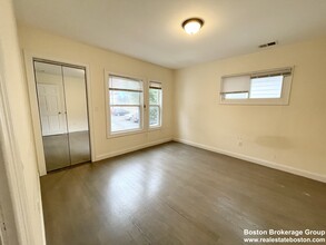 21 Iroquois St, Unit 2 in Boston, MA - Building Photo - Building Photo