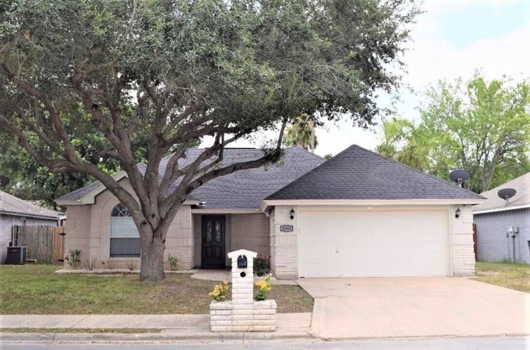 3909 Nightingale Ave in McAllen, TX - Building Photo