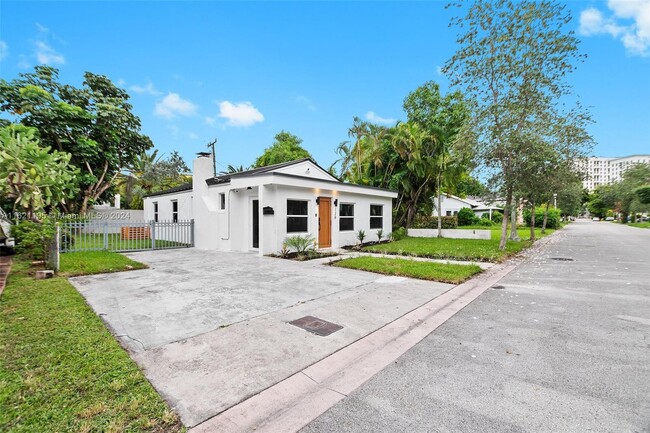 126 Florida Ave in Coral Gables, FL - Foto de edificio - Building Photo