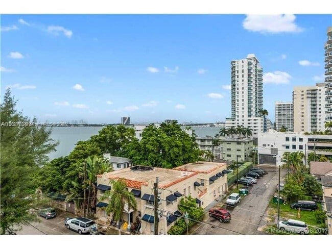 677 NE 24th St in Miami, FL - Building Photo - Building Photo