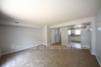 313 Gaylor Ln in Newport News, VA - Building Photo - Building Photo