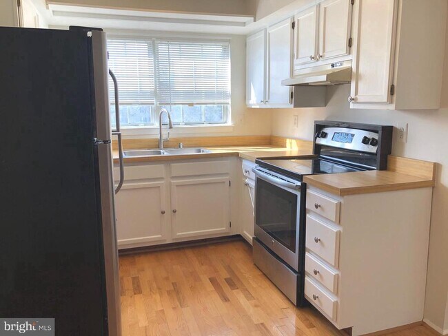 7763 New Providence Dr, Unit 50 in Falls Church, VA - Building Photo - Building Photo