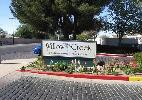 44544 15th St E in Lancaster, CA - Building Photo