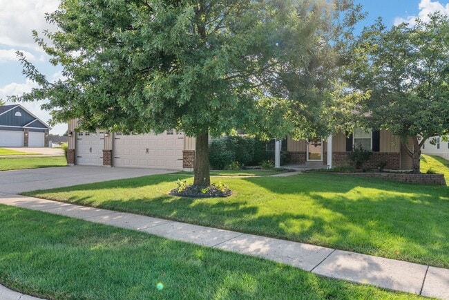 51 Pearl Creek Ct in Wentzville, MO - Foto de edificio - Building Photo
