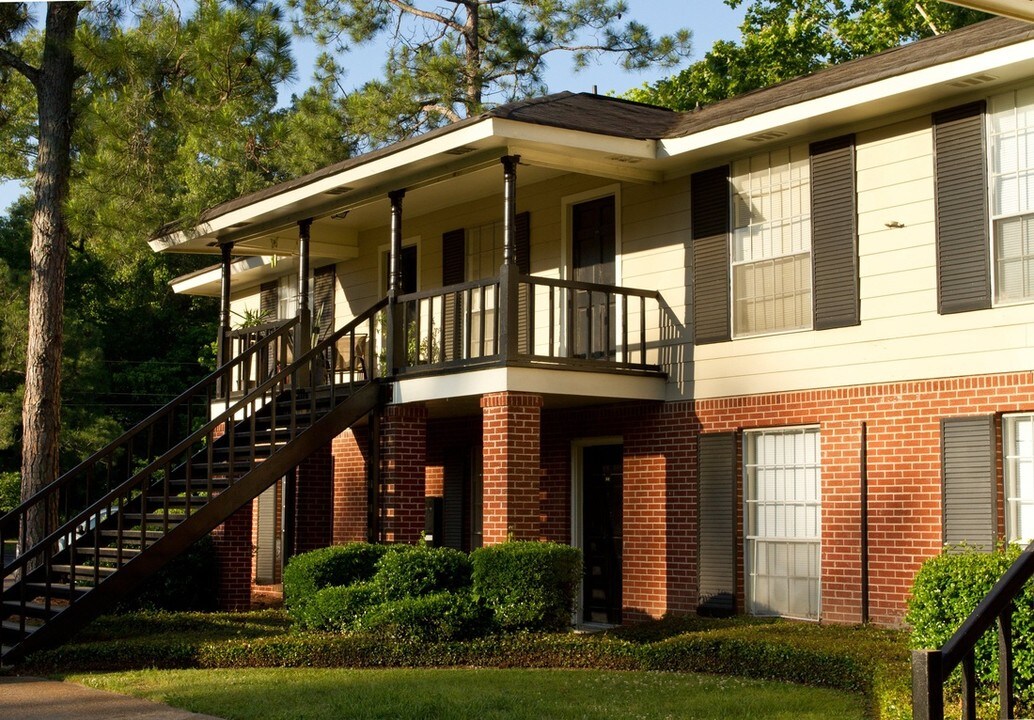 The Pines at Manhattan in Jackson, MS - Building Photo